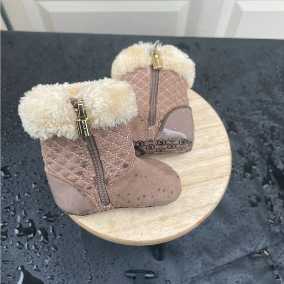 Michael Kors Quilted Baby Boots with Cream Fur - Picture 2 of 2